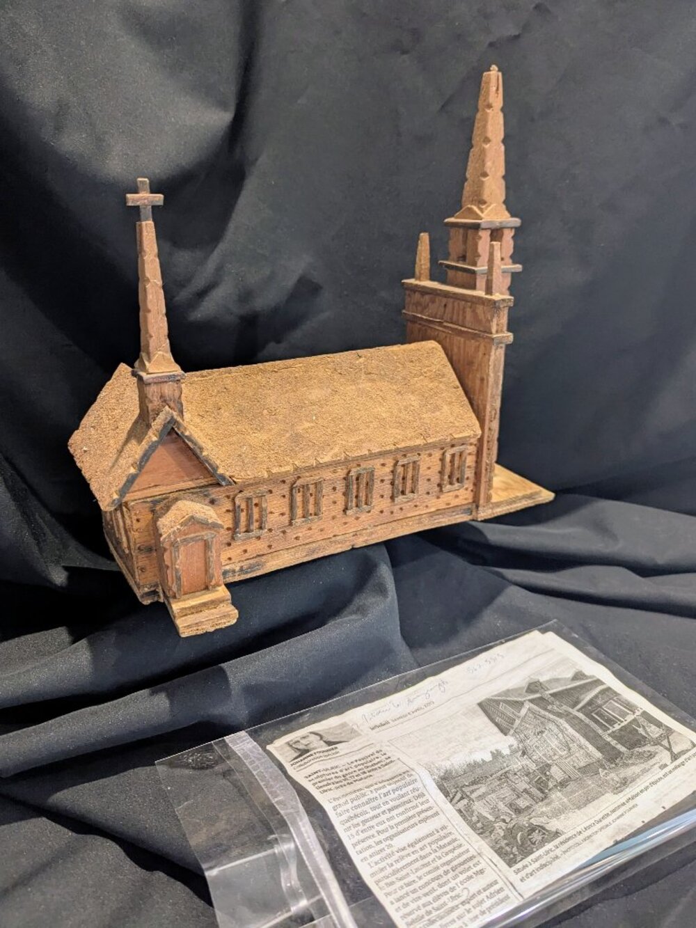 Art populaire d'Γ©glise rΓ©alisΓ©e par legosseux Albert Michaud (1903-1996).